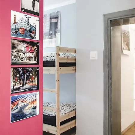 Hobo Hostel *